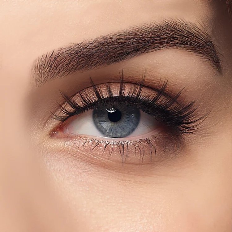 The Environmental Impact of False Lashes and Mascara